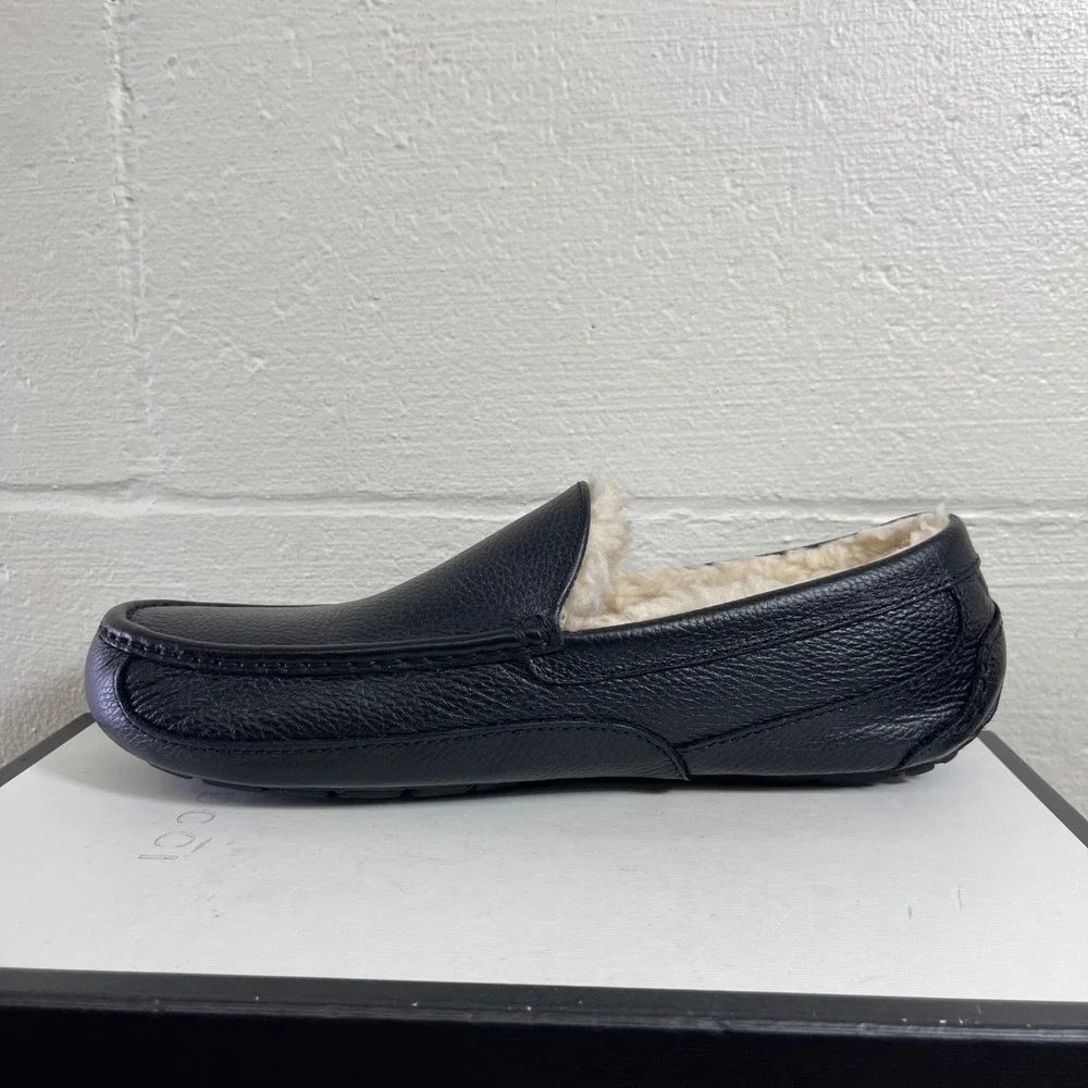 UGG Ascot 5379B Black Leather Moccasin Shearling Slippers Slip On Men's 12